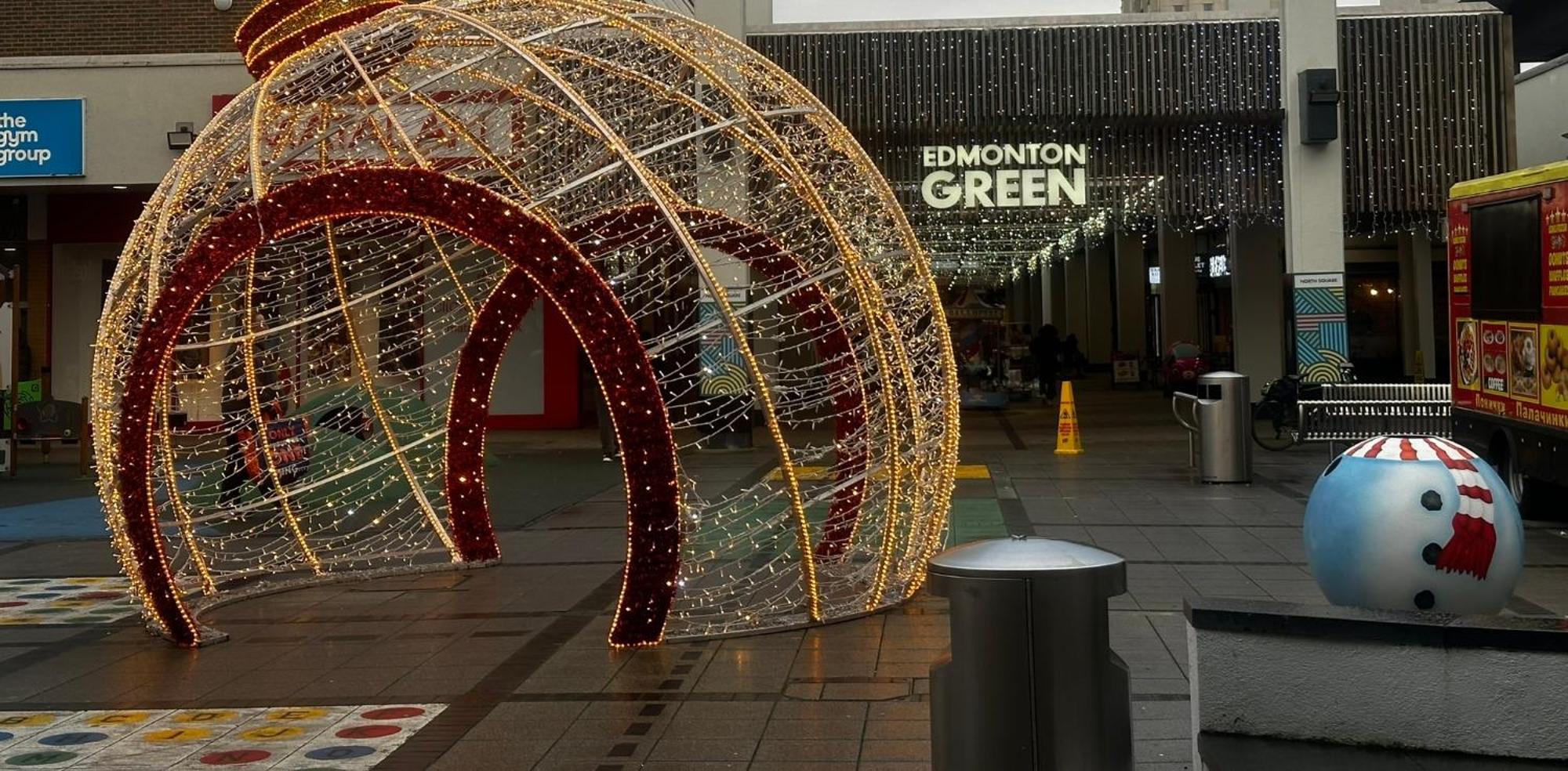 London 2 Bed 2 Bath Apartment Holiday Home - Free Parking - 3Min Walk To The Train Station - 19Min To London Liverpool Street 5Min To Victoria Line 1Gb Broadband Super Fast Internet Ground Floor 100S Of Shops Restaurants Bakeries 24-Hour Asda Superst 외부 사진