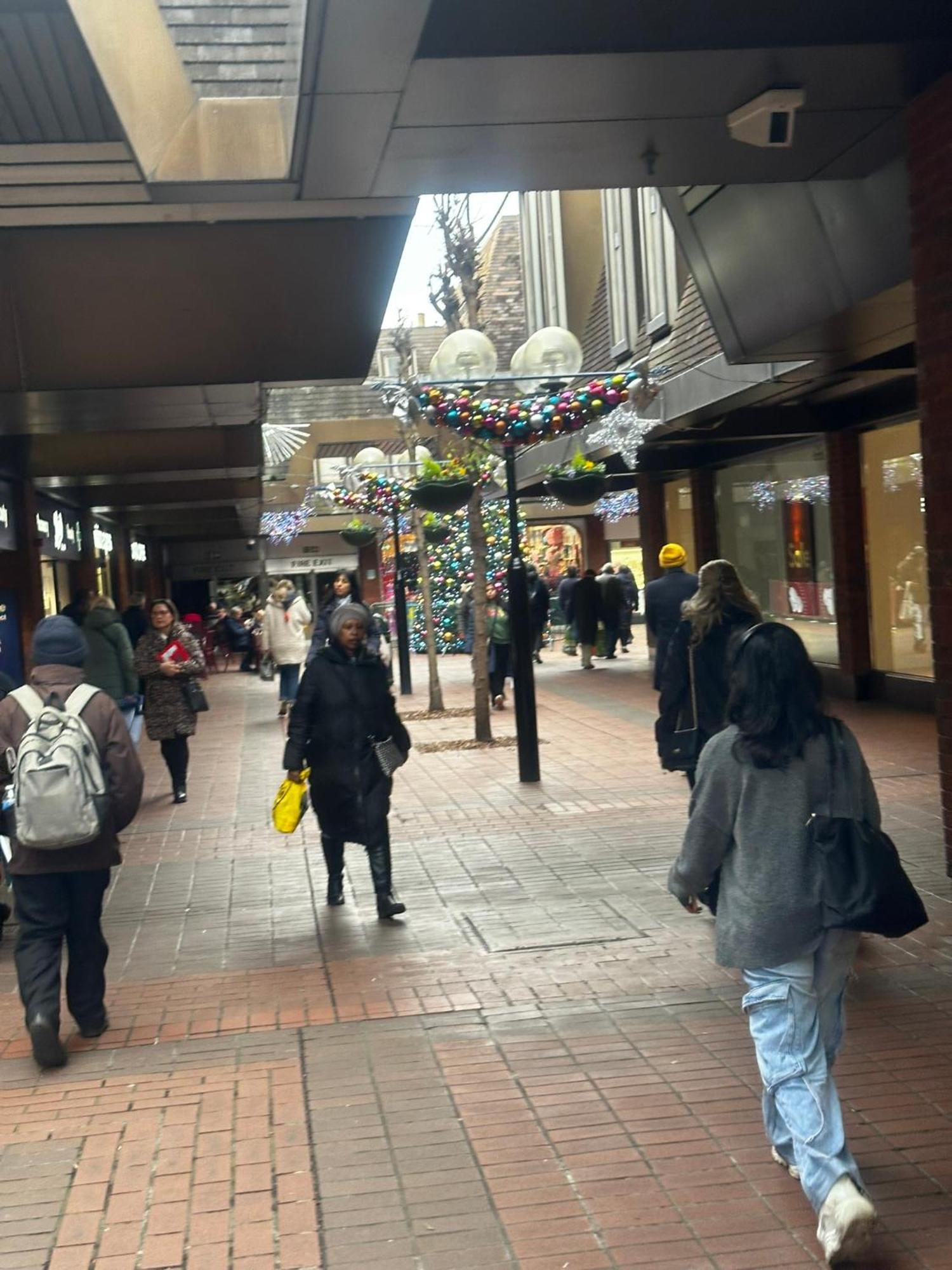 London 2 Bed 2 Bath Apartment Holiday Home - Free Parking - 3Min Walk To The Train Station - 19Min To London Liverpool Street 5Min To Victoria Line 1Gb Broadband Super Fast Internet Ground Floor 100S Of Shops Restaurants Bakeries 24-Hour Asda Superst 외부 사진
