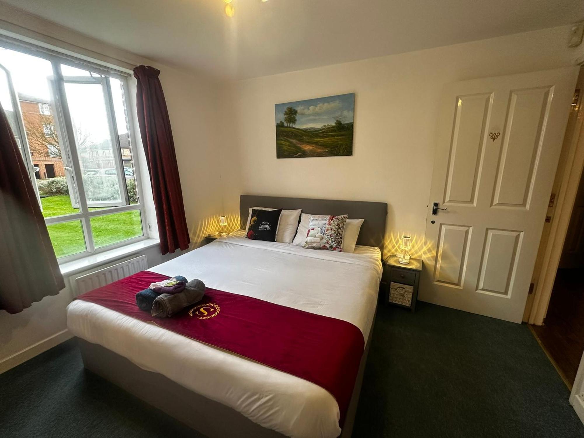 London 2 Bed 2 Bath Apartment Holiday Home - Free Parking - 3Min Walk To The Train Station - 19Min To London Liverpool Street 5Min To Victoria Line 1Gb Broadband Super Fast Internet Ground Floor 100S Of Shops Restaurants Bakeries 24-Hour Asda Superst 외부 사진