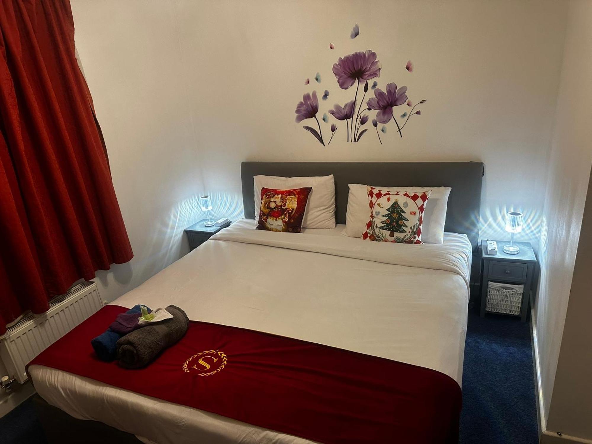 London 2 Bed 2 Bath Apartment Holiday Home - Free Parking - 3Min Walk To The Train Station - 19Min To London Liverpool Street 5Min To Victoria Line 1Gb Broadband Super Fast Internet Ground Floor 100S Of Shops Restaurants Bakeries 24-Hour Asda Superst 외부 사진