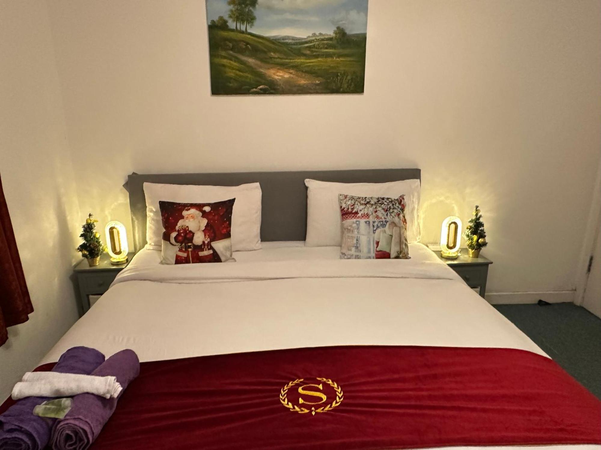 London 2 Bed 2 Bath Apartment Holiday Home - Free Parking - 3Min Walk To The Train Station - 19Min To London Liverpool Street 5Min To Victoria Line 1Gb Broadband Super Fast Internet Ground Floor 100S Of Shops Restaurants Bakeries 24-Hour Asda Superst 외부 사진